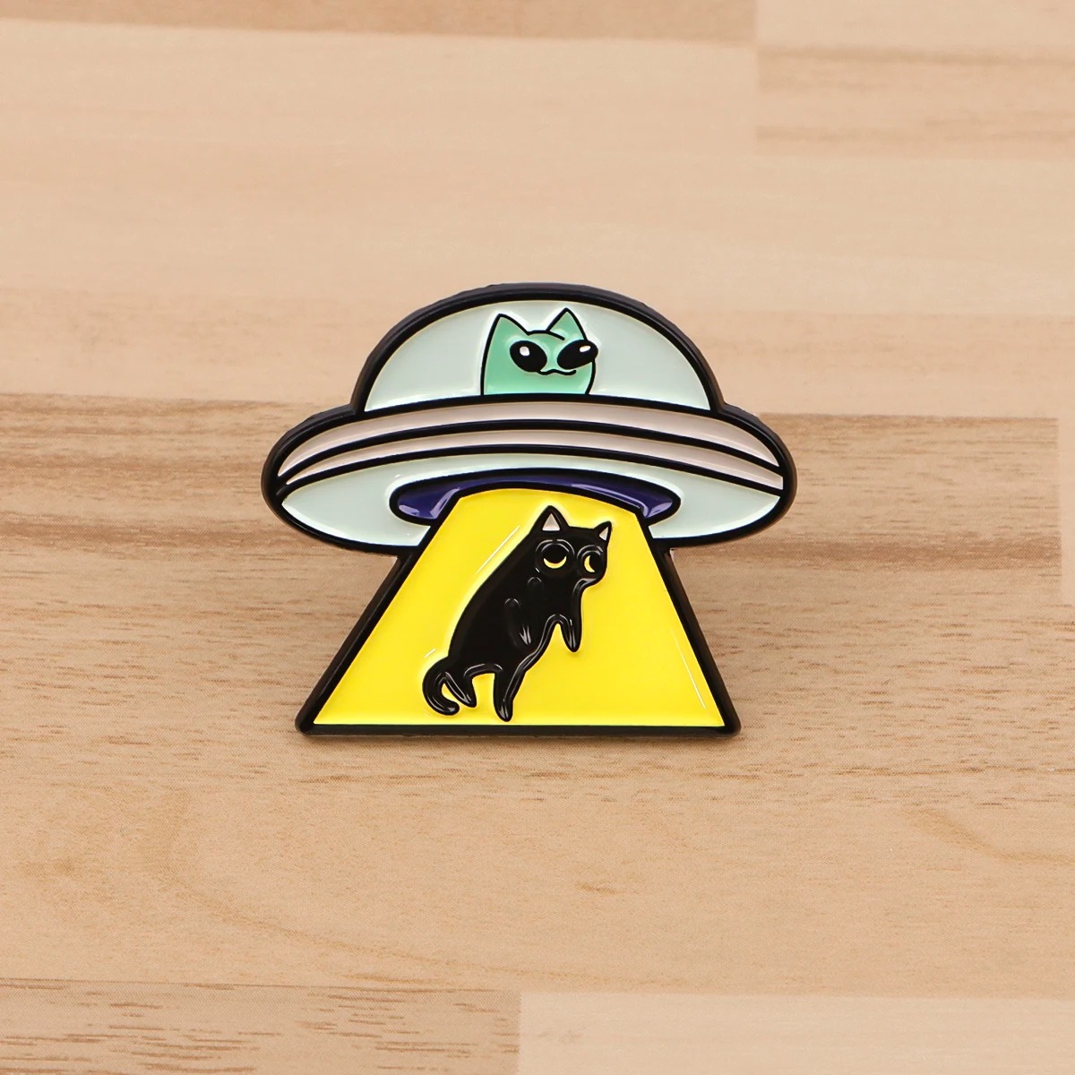 UFO Alien Enamel Pin Black Cat - Model Kit Ufo ulasan dan harga
